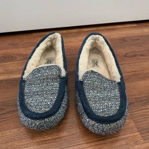 UGG WOMEN'S ANSLEY SIZE 7